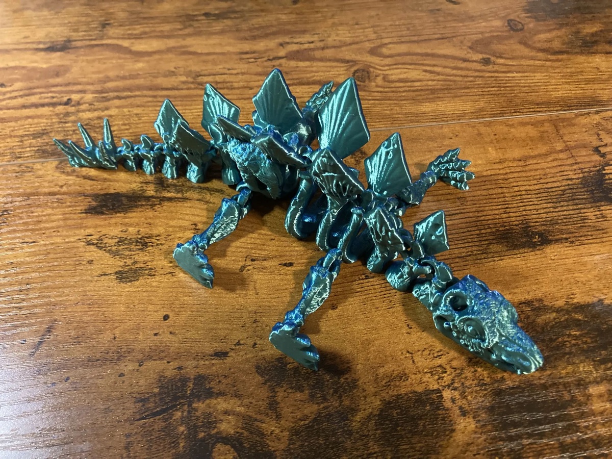 Articulated stegosaurus skeleton in teal